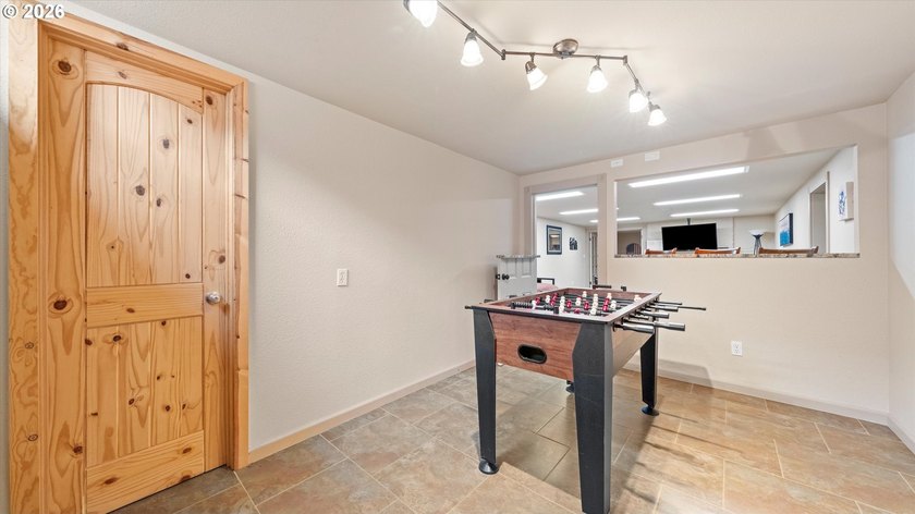 Large home on quiet street, great neighborhood and location with - photo 20