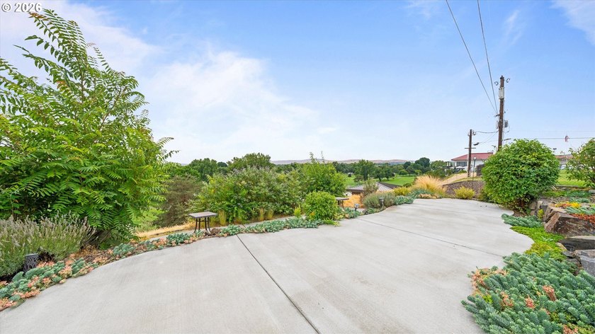 Large home on quiet street, great neighborhood and location with - photo 30