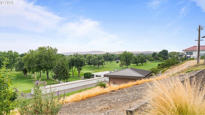 Large home on quiet street, great neighborhood and location with - photo 31