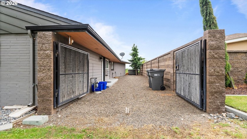 Large home on quiet street, great neighborhood and location with - photo 32