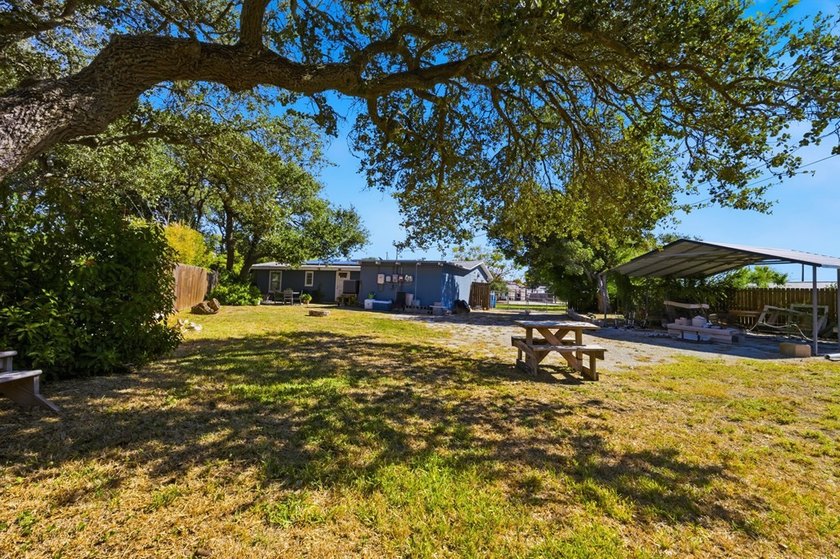 Coastal Cottage in a Prime Beach Town! Fall in love with this - photo 33