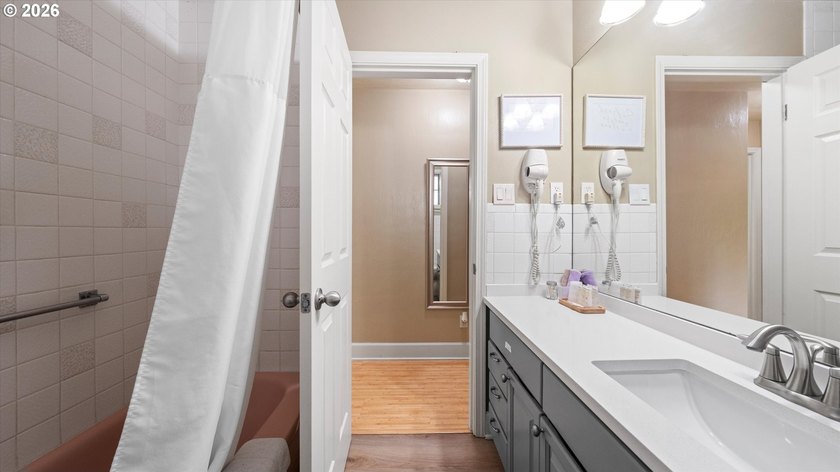 Large home on quiet street, great neighborhood and location with - photo 35