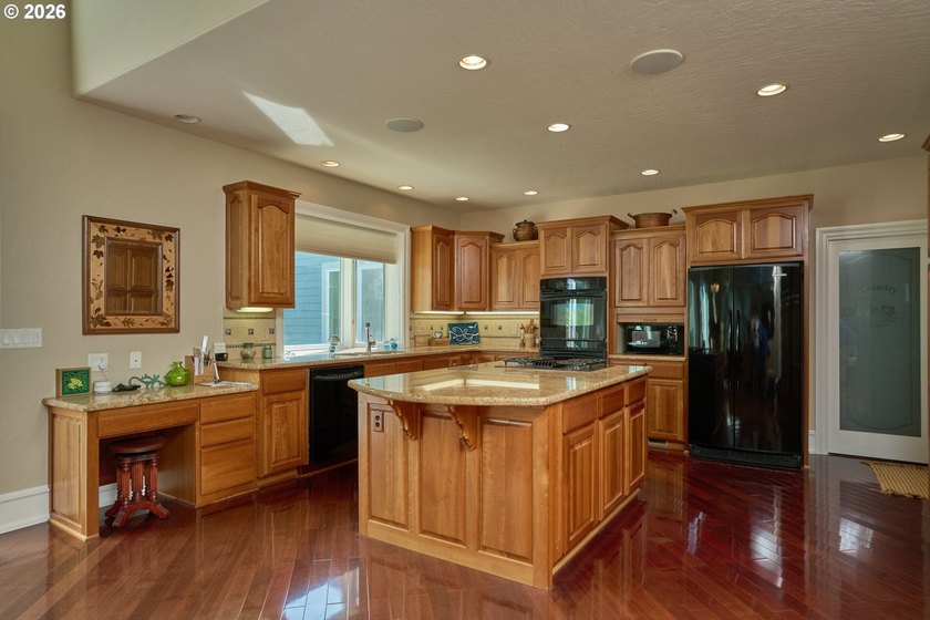 Experience the elegance of Western European design and custom - photo 11