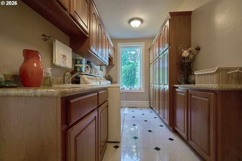 Experience the elegance of Western European design and custom - photo 18