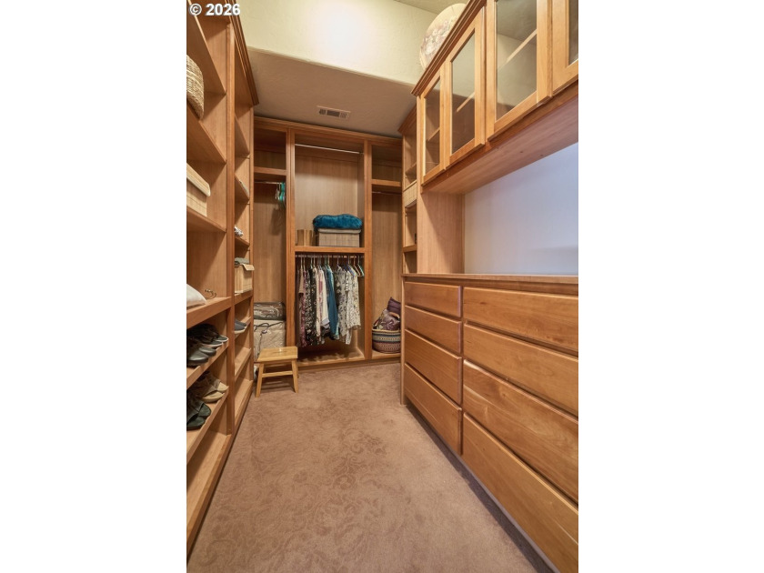 Experience the elegance of Western European design and custom - photo 33