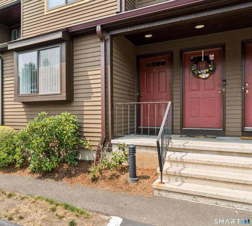 Wonderful opportunity to live in a spacious, light-filled - photo 2