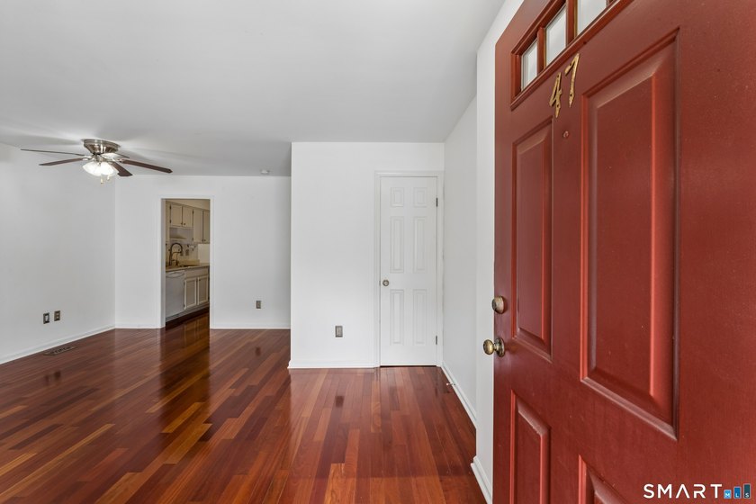 Wonderful opportunity to live in a spacious, light-filled - photo 3