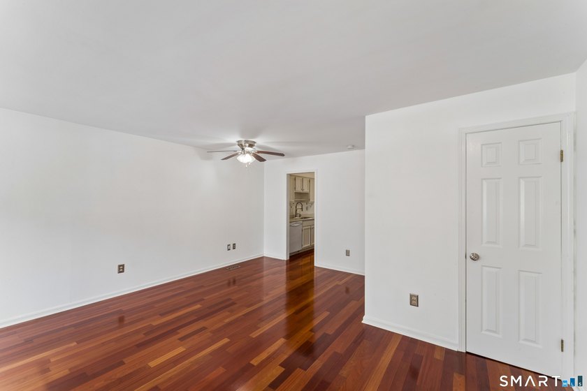 Wonderful opportunity to live in a spacious, light-filled - photo 4