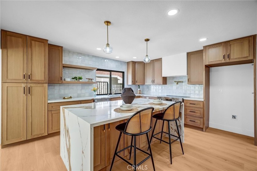 Located in the highly desirable South Coast Metro / Sandpointe - photo 12