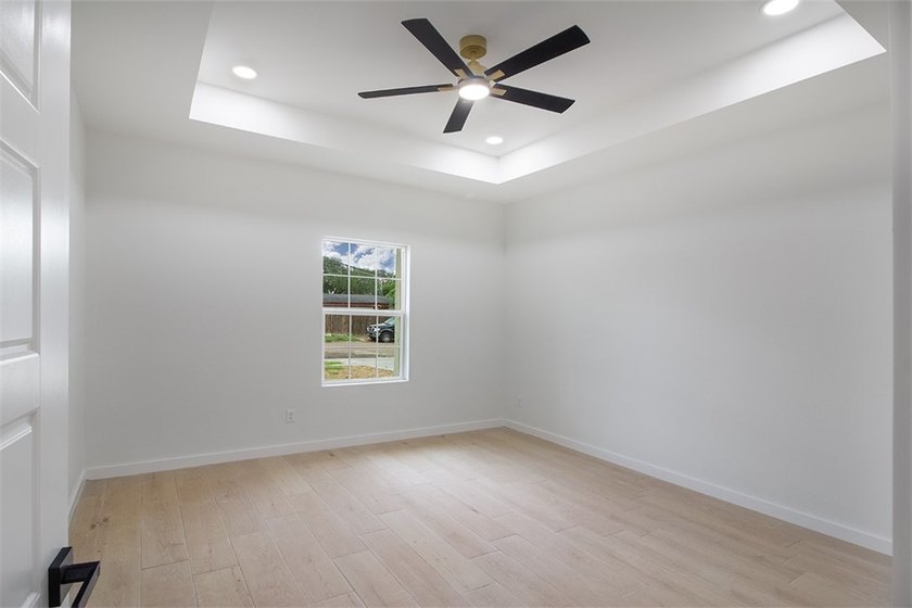 Brand-new construction on a spacious 8,755 sq ft lot in Corpus - photo 15