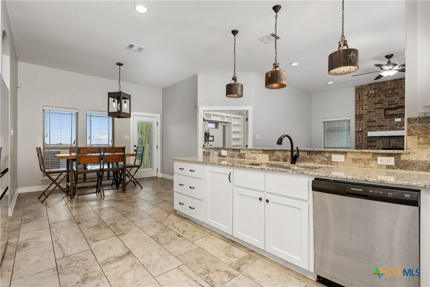 Perfectly positioned on a spacious lot in the heart of Salado - photo 15