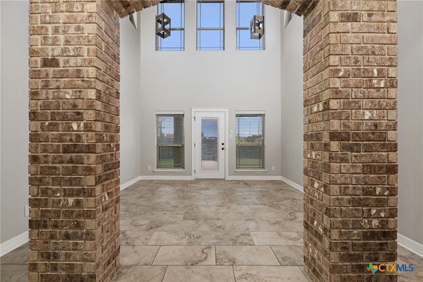 Perfectly positioned on a spacious lot in the heart of Salado - photo 17