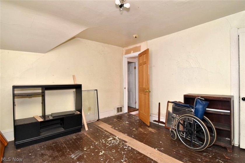 Welcome to this charming and partially updated single-family - photo 18