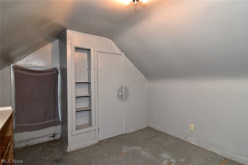 Welcome to this charming and partially updated single-family - photo 20