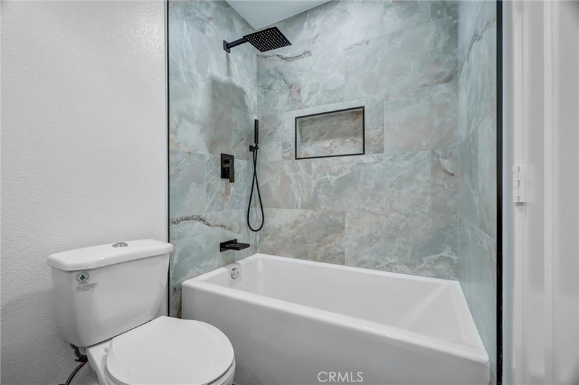 Located in the highly desirable South Coast Metro / Sandpointe - photo 21