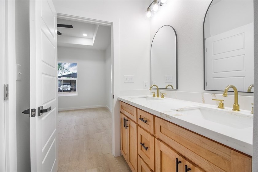 Brand-new construction on a spacious 8,755 sq ft lot in Corpus - photo 22