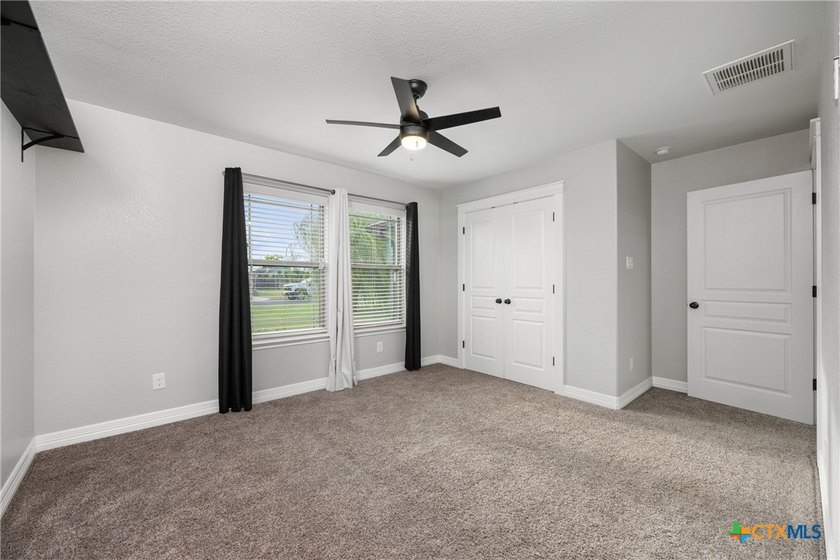 Perfectly positioned on a spacious lot in the heart of Salado - photo 26