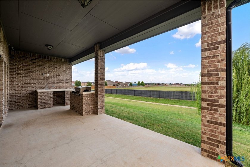 Perfectly positioned on a spacious lot in the heart of Salado - photo 31