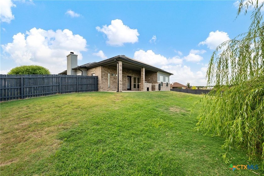 Perfectly positioned on a spacious lot in the heart of Salado - photo 32