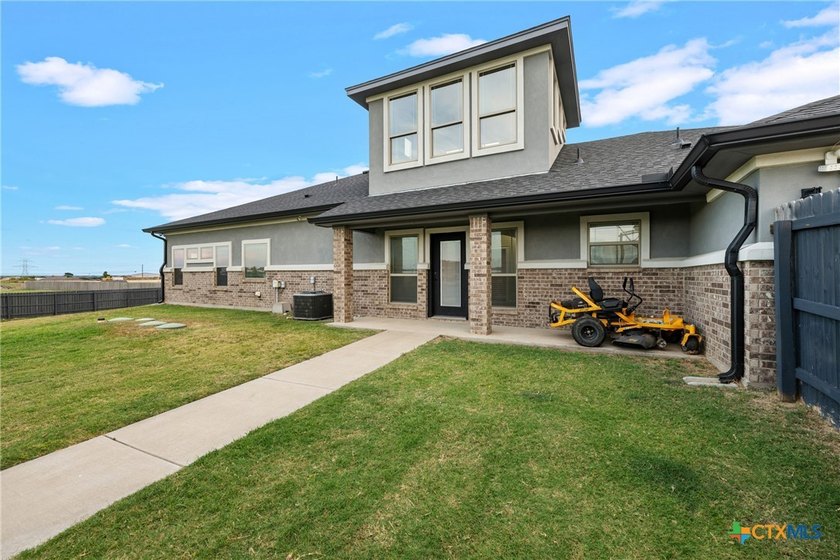 Perfectly positioned on a spacious lot in the heart of Salado - photo 33