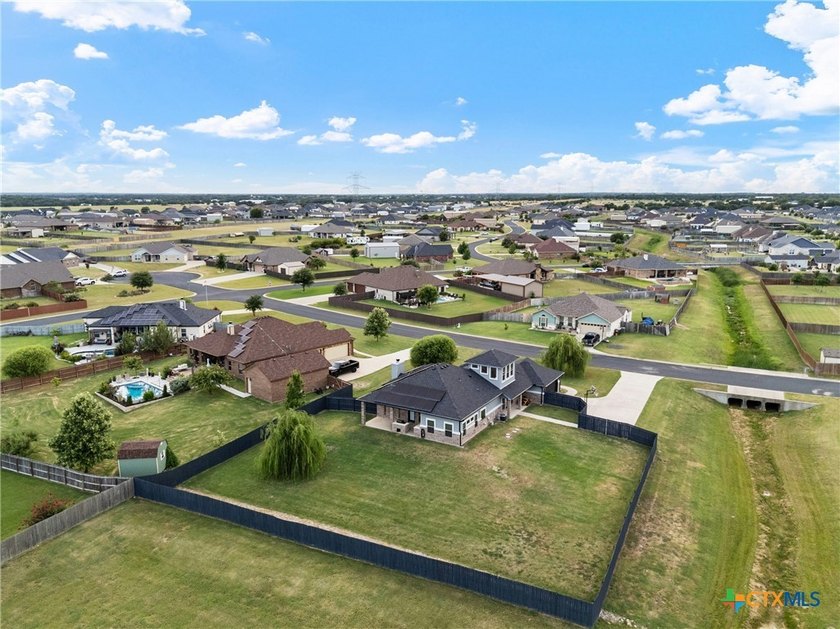 Perfectly positioned on a spacious lot in the heart of Salado - photo 34