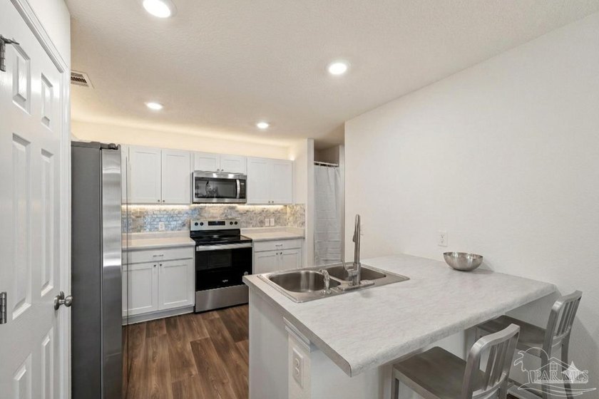 **PRICE IMPROVEMENT!! Move-In Ready &amp; Packed with VALUE!** - photo 14