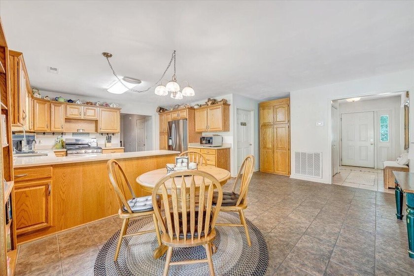 Enjoy the ease of one-level living in this well-maintained - photo 17