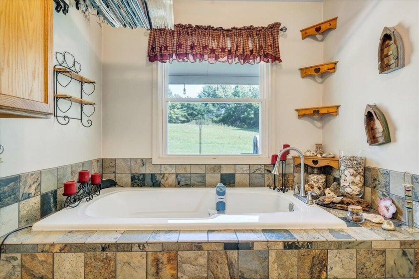 Enjoy the ease of one-level living in this well-maintained - photo 22