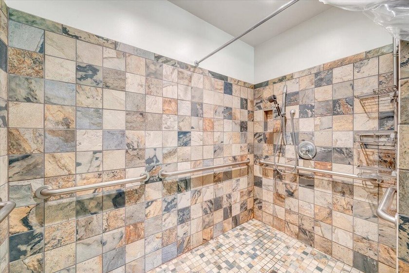 Enjoy the ease of one-level living in this well-maintained - photo 24