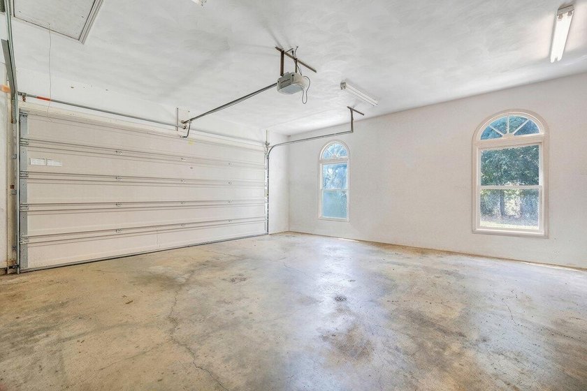 Enjoy the ease of one-level living in this well-maintained - photo 29