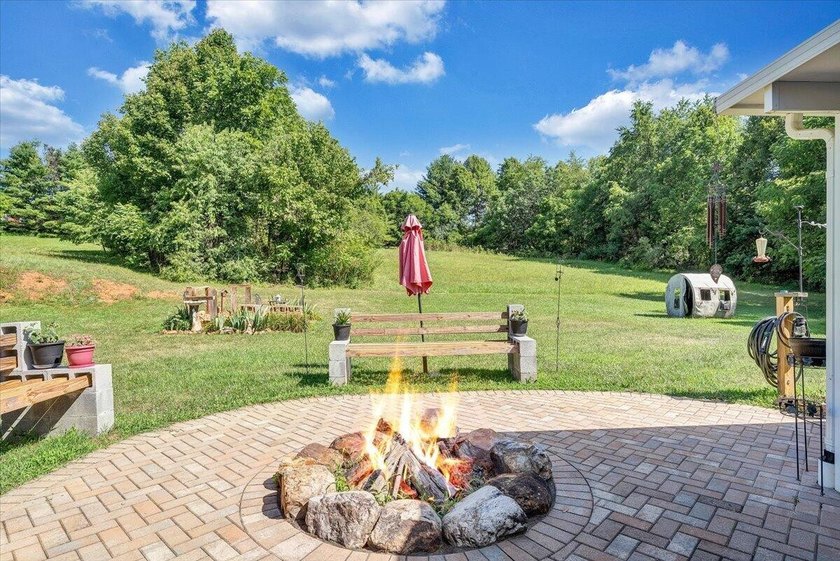 Enjoy the ease of one-level living in this well-maintained - photo 30