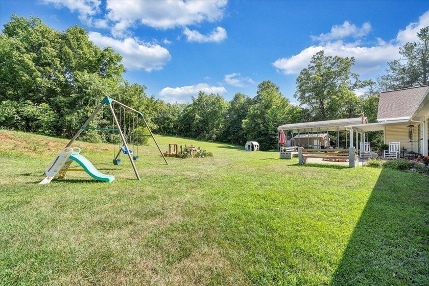 Enjoy the ease of one-level living in this well-maintained - photo 32