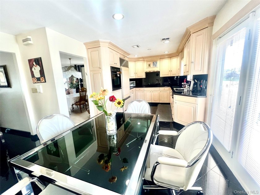 Stately stucco Hi-Ranch offering approximately 3,000 sq. ft. of - photo 6