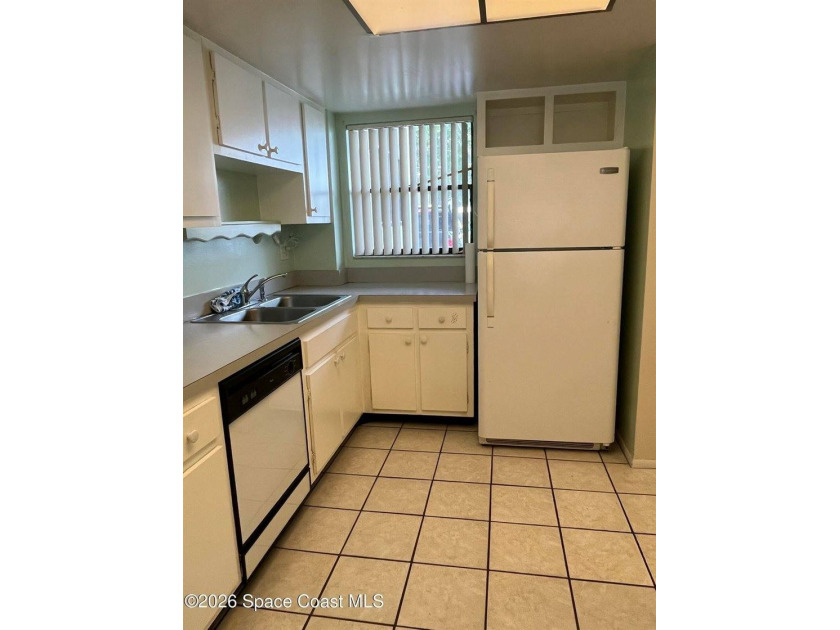 You don't want to miss this spacious condo located in the heart - photo 4