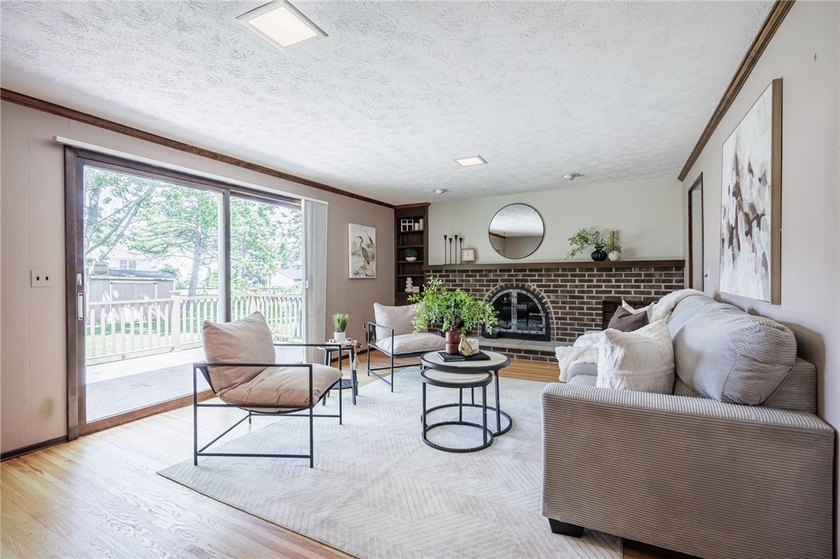 Opportunity awaits! Welcome to 32 Flamingo Dr, a spacious Split - photo 5
