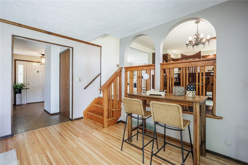 Opportunity awaits! Welcome to 32 Flamingo Dr, a spacious Split - photo 8