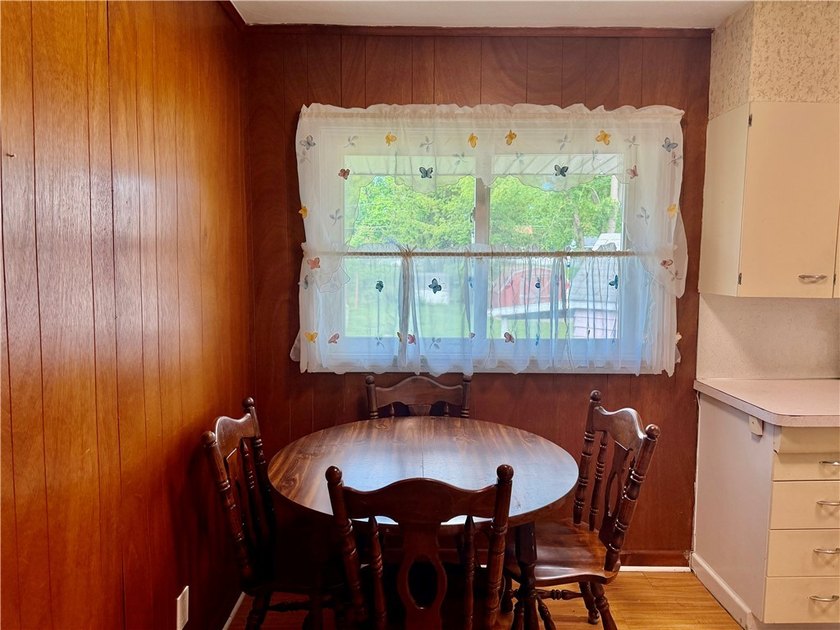 Welcome home to this well-maintained two-bedroom, one-bath ranch - photo 8