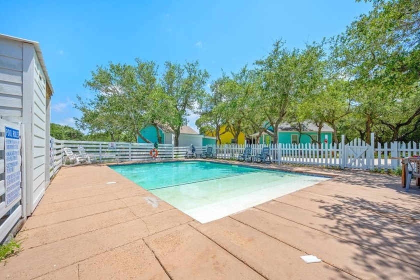 Charming 2-bedroom, 1-bath cottage in the desirable Copano - photo 14