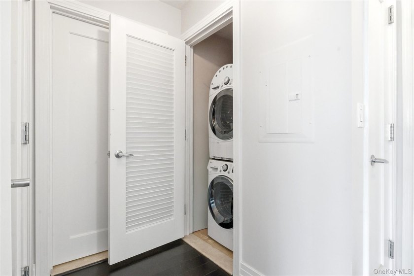 Penthouse living done right at Novo 64 in Forest Hills. This - photo 8