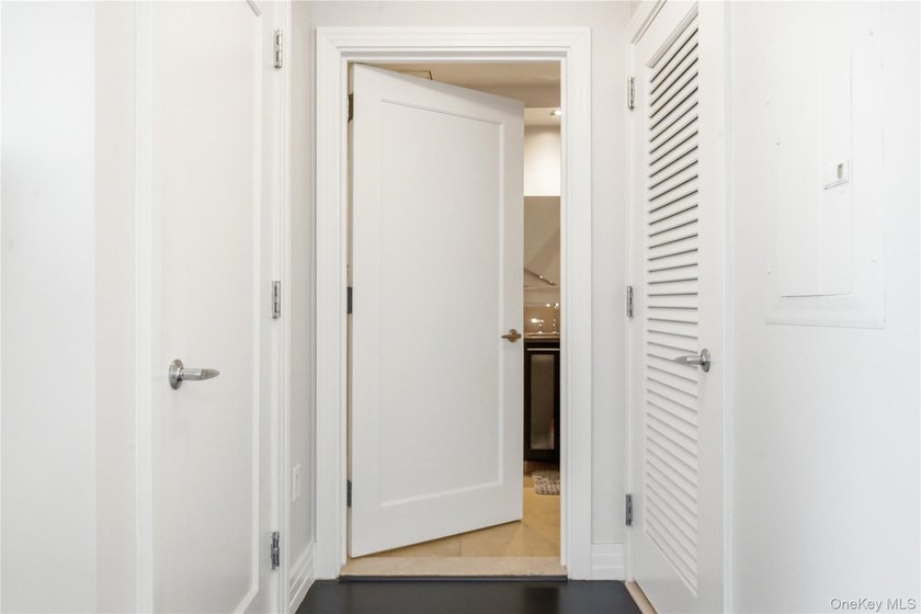 Penthouse living done right at Novo 64 in Forest Hills. This - photo 9