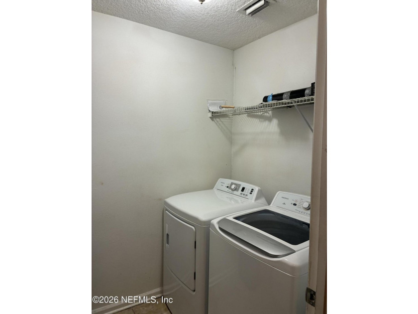 Welcome to this spacious 3-bedroom, 2.5-bath townhome offering 1 - photo 12