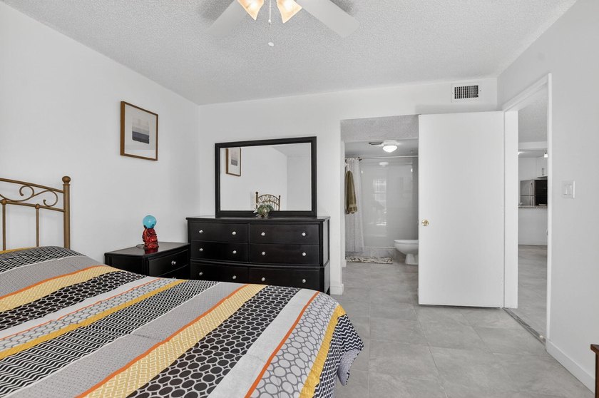 Fully updated 2/2 with 1-car garage! Features an open kitchen - photo 18