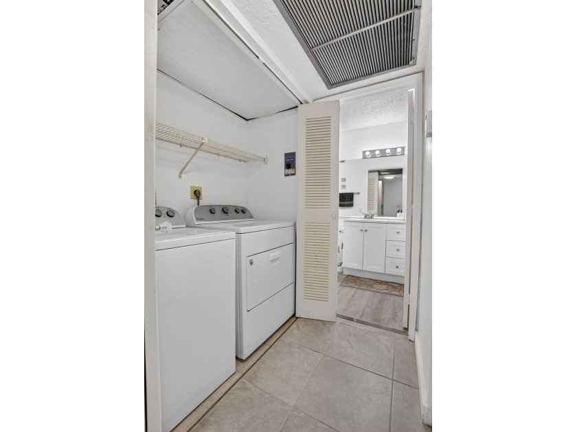 Fully updated 2/2 with 1-car garage! Features an open kitchen - photo 28