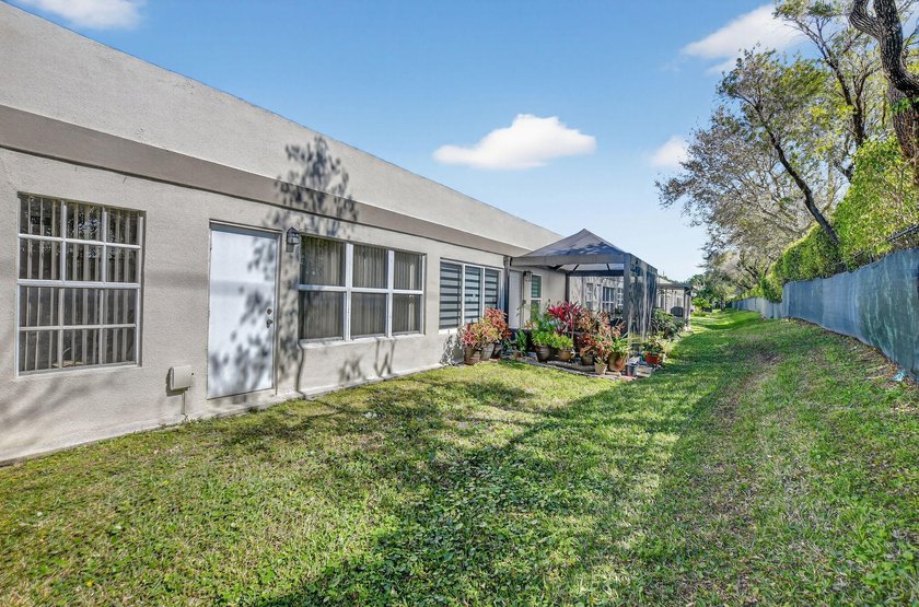 Fully updated 2/2 with 1-car garage! Features an open kitchen - photo 32