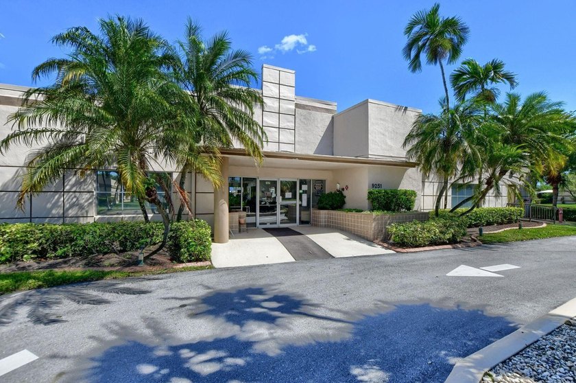 Fully updated 2/2 with 1-car garage! Features an open kitchen - photo 33
