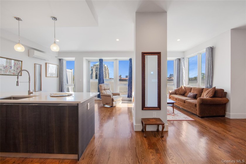 This luxurious condominium penthouse atop a modern elevator - photo 8