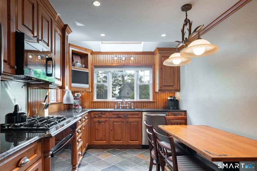 Have you been dreaming of breathtaking lake views and a property - photo 6