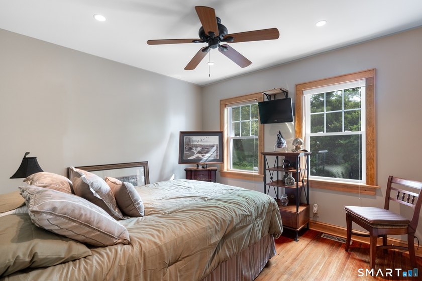 Have you been dreaming of breathtaking lake views and a property - photo 8