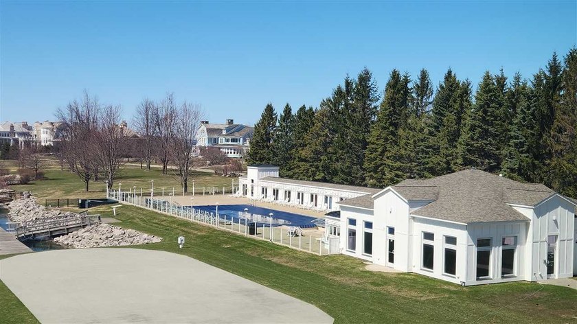 This Bay Harbor condo is perfect for year-round retreats. It - photo 15