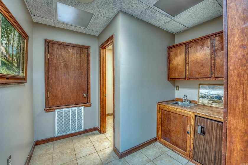 Prime Downtown Clinton Investment Opportunity! This beautifully - photo 22